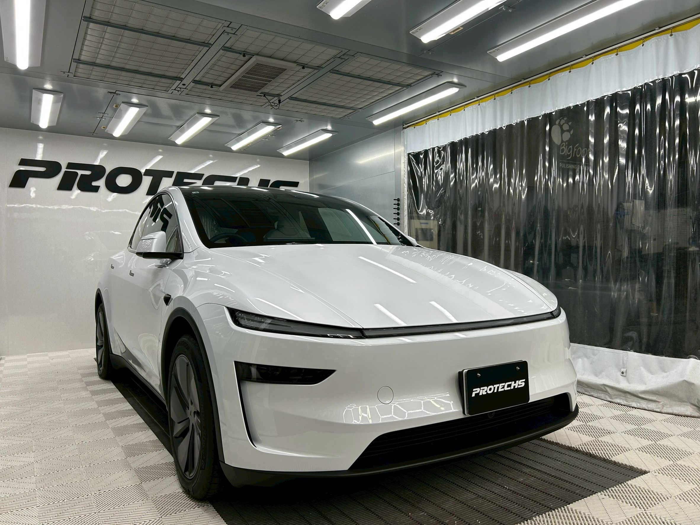 兵庫県小野市　テスラ　model Ｙ